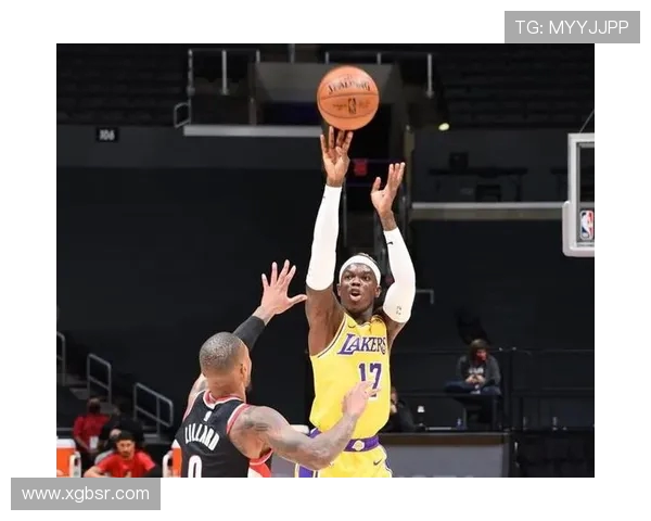 施罗德24分7篮板10助攻领衔湖人击败火箭庆祝胜利展现全能表现